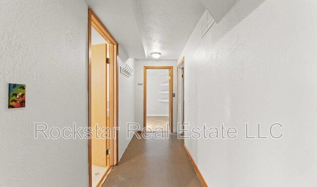 Building Photo - 1110 E 28th Ave