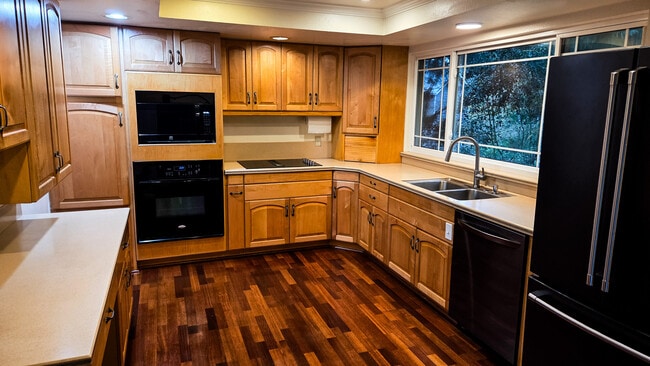 Building Photo - 11734 82nd Ave NE