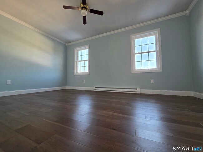 Building Photo - 87 Aspetuck Vlg