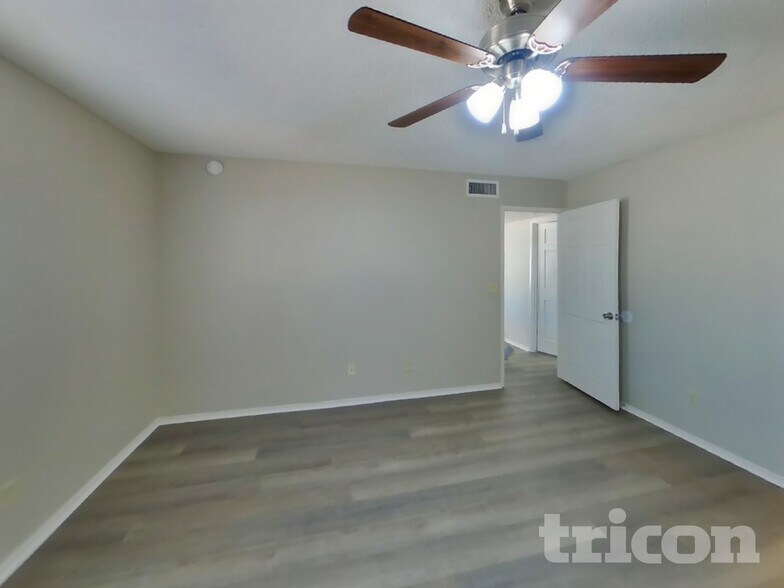 Building Photo - 10906 W Calle del Sol