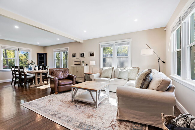 Building Photo - 639 Cumnor Ave