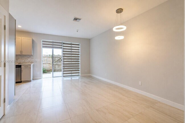 Building Photo - 1056 SE 23rd Ave