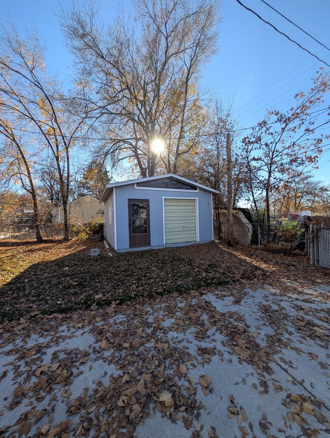 Building Photo - 225 N Main St