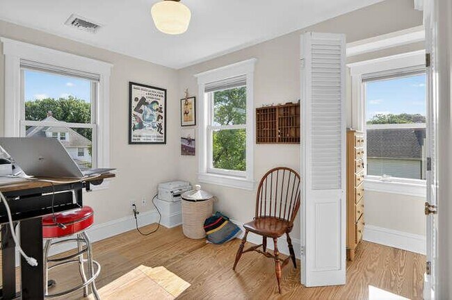 Building Photo - 25 Soundview Ave
