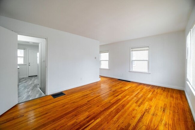Building Photo - 2912 Ruhl Ave