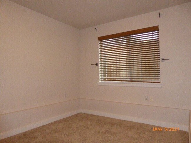 Building Photo - Beautiful 3 Bed 2.5 Bath Townhome in Roosevelt, Seattle