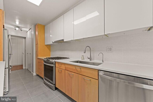 Building Photo - 4201 Cathedral Ave NW