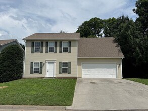 Building Photo - Lovely 4 Bedroom 2.5 Bath Home in convenient West Knox location