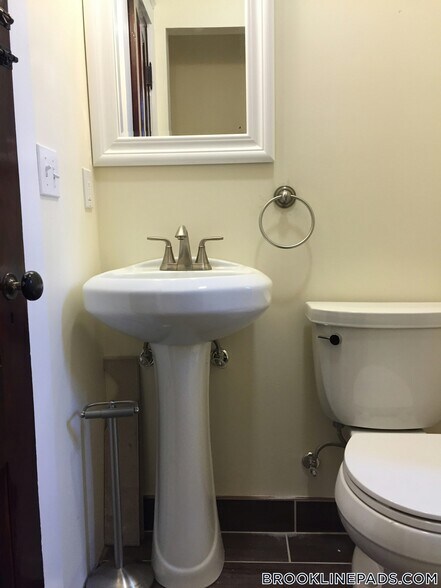 Building Photo - 5 Smythe St