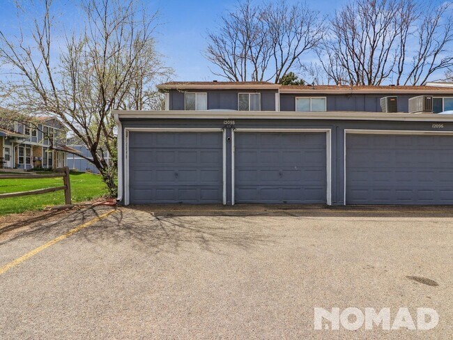 Building Photo - 3 Bedroom Townhome in Aurora