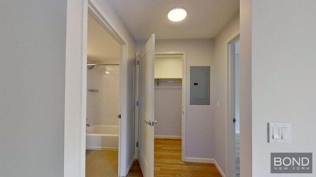 Building Photo - 1 bedroom in JAMAICA HILLS NY 11432
