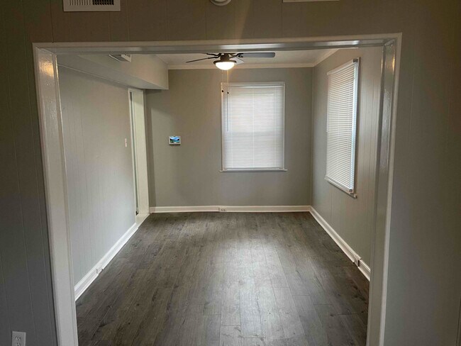 Building Photo - 16 Barney Pl