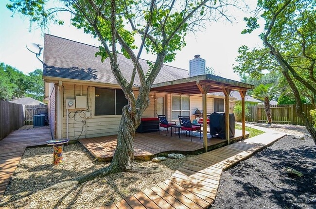 Building Photo - 226 W New Meadows Dr