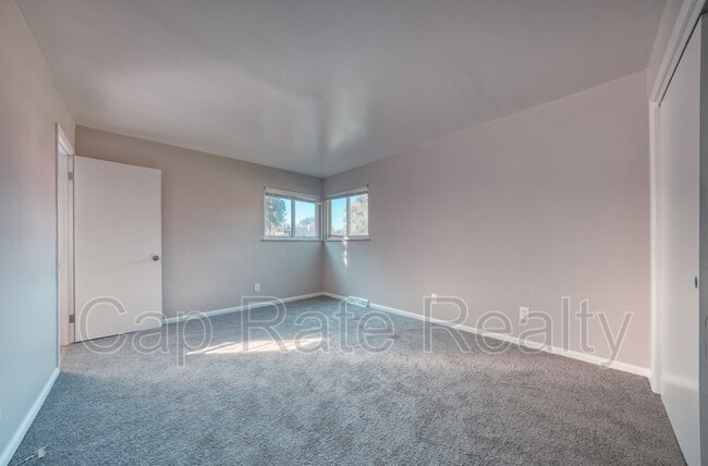 Building Photo - 26 S Hampton Rd