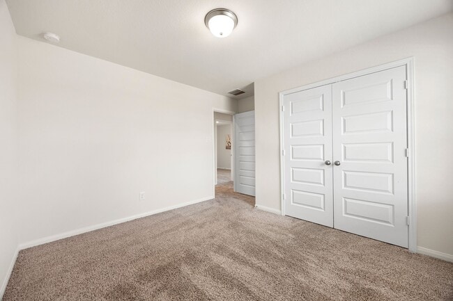 Building Photo - 2226 Royal Ann Wy