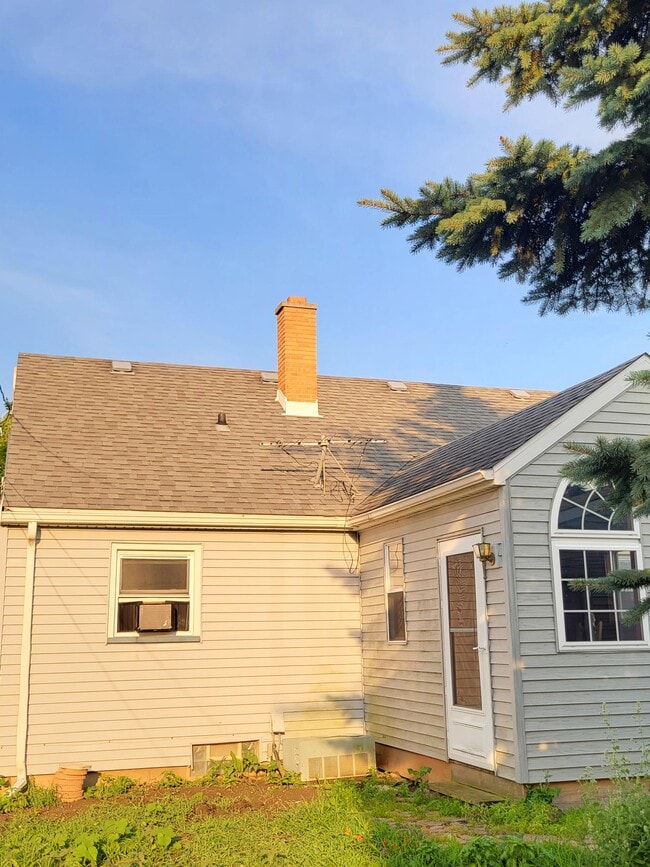 Building Photo - Kenosha House