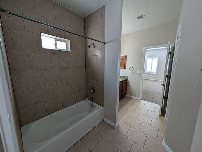 Building Photo - 529 Green Village Ct