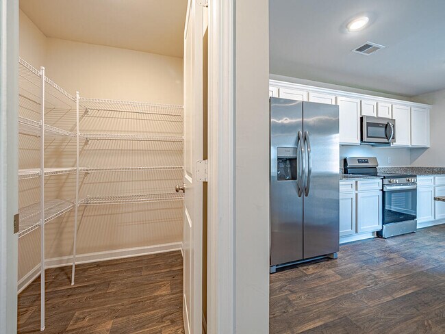 Building Photo - 1830 Lacebark Dr