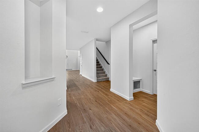 Building Photo - 5019 Bowen Pr Dr