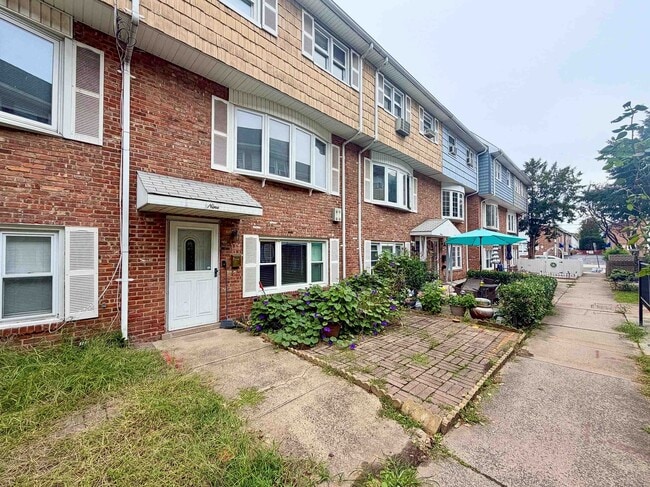 Building Photo - 9 Elna Ct