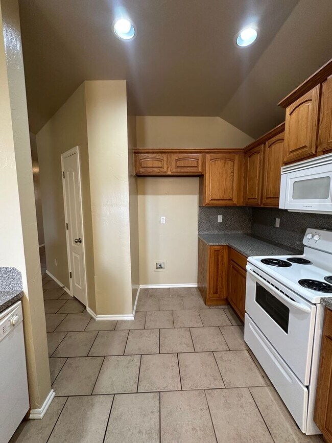 Building Photo - 4516 SE 79th St