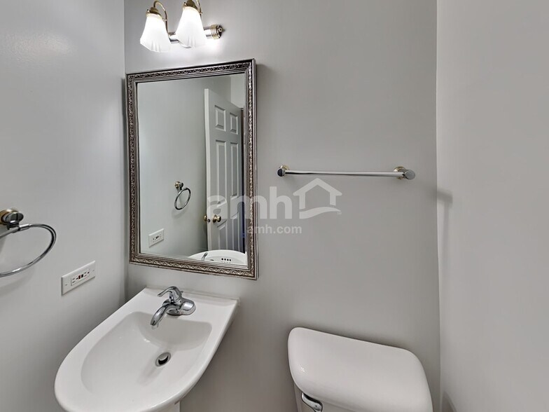 Building Photo - 10620 Rushmore Ln