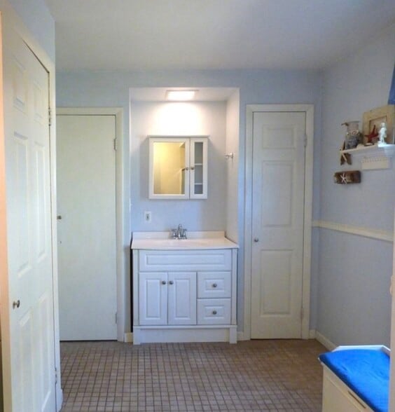 Building Photo - 298 Main St