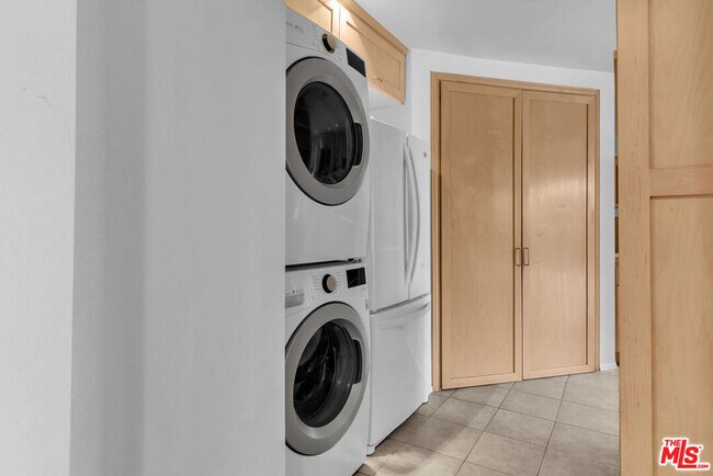 Building Photo - 8642 Gregory Wy