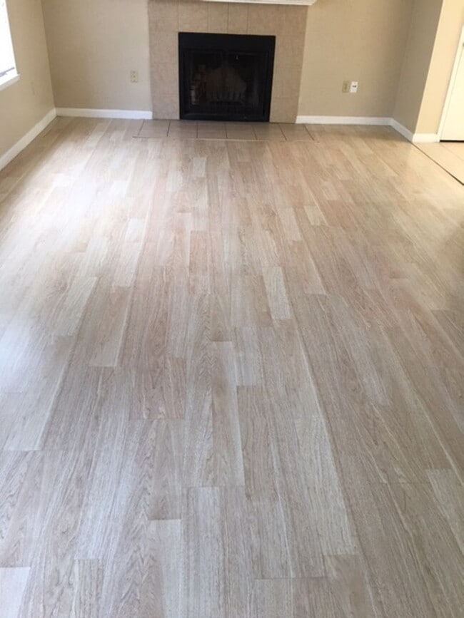 Building Photo - 3 Bedroom Townhouse in Yuba City- AVAILABLE NOW!!