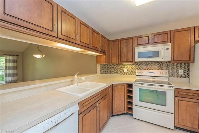Building Photo - 2 bedroom, 2 bath in Woodmere Racquet Club
