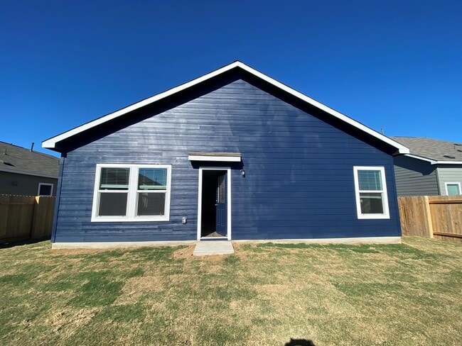 Building Photo - 117 Akela Wy