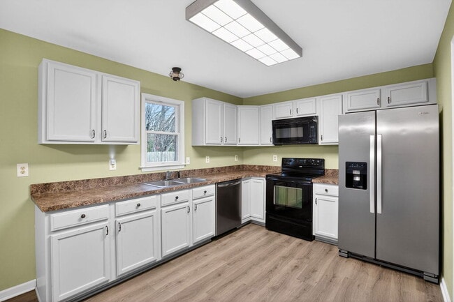 Building Photo - 40077 Big Chestnut Rd