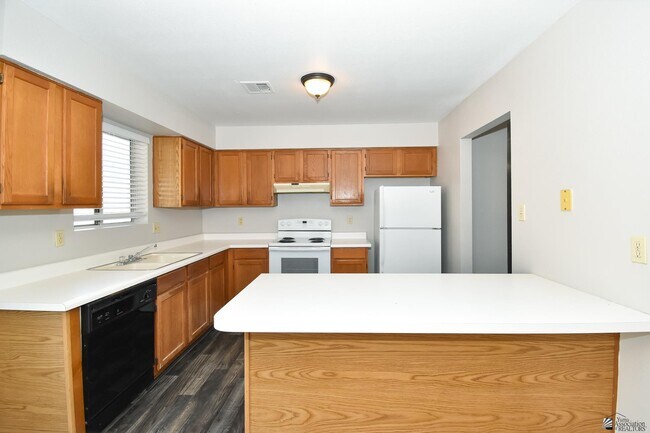 Building Photo - 4660 W 18th Pl