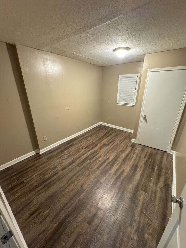 Building Photo - 1604 Echles St