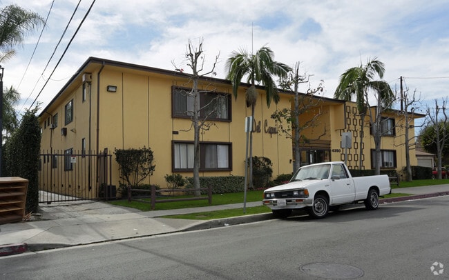 Primary Photo - Del Capri Apartments