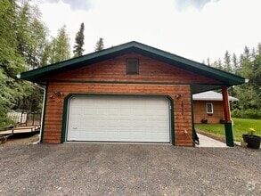 Building Photo - 3 Bedroom / Pet Friendly / 2-Car Garage
