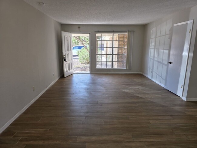Building Photo - 601-603  Alicante Way