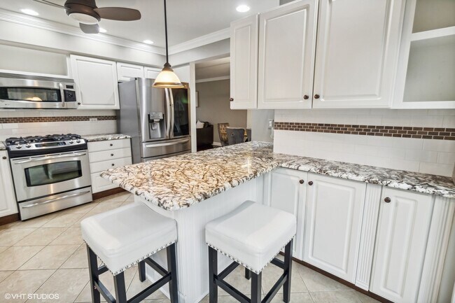 Building Photo - 929 N Camden Ln
