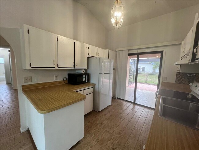 Building Photo - 3703 Suburban Ln