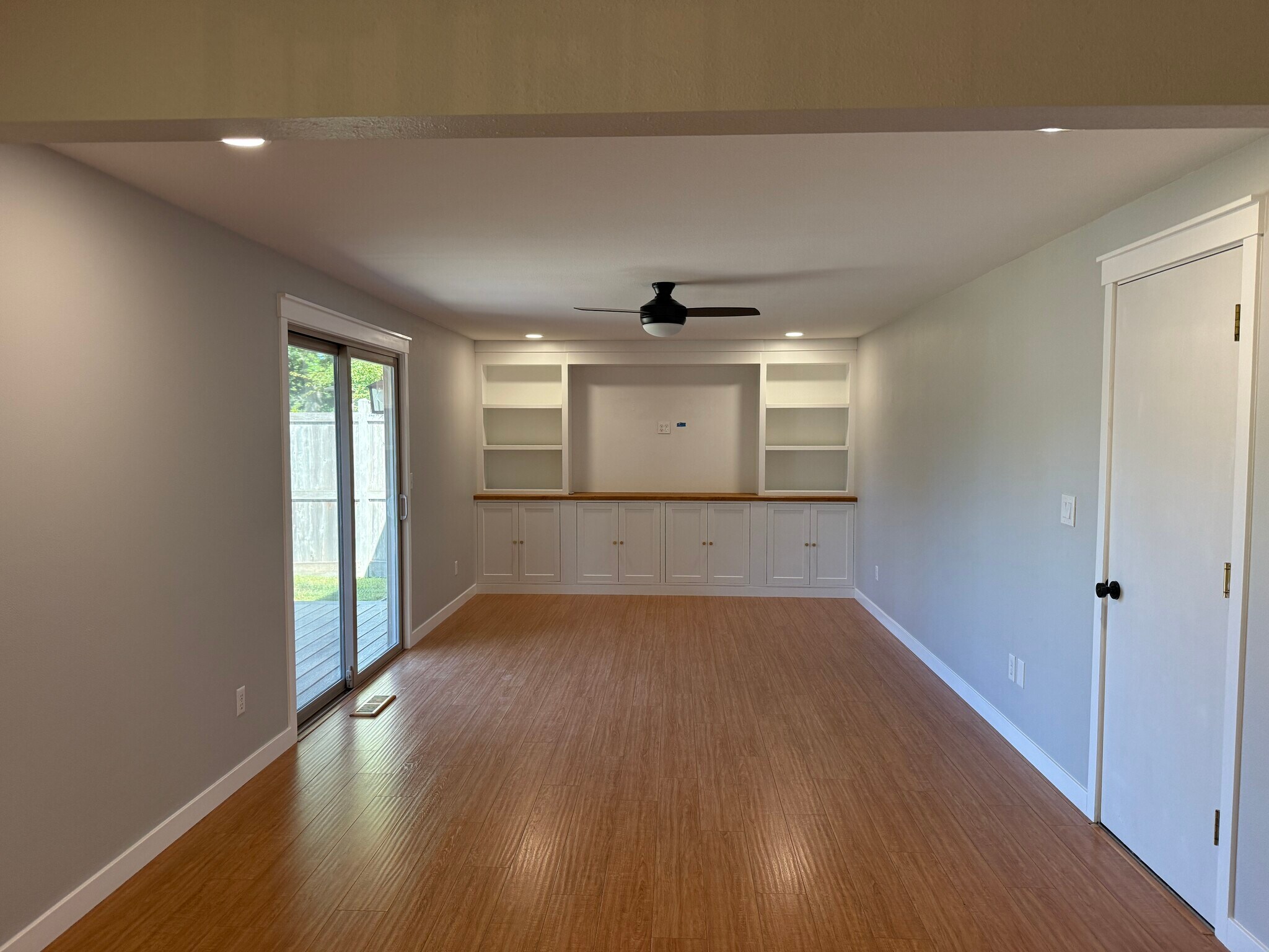 Building Photo - 21654 SW Columbia Dr