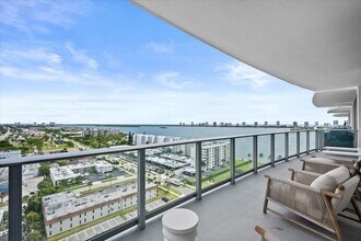 Building Photo - 220 Lake Shore Dr