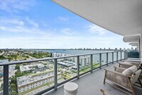 Building Photo - 220 Lake Shore Dr