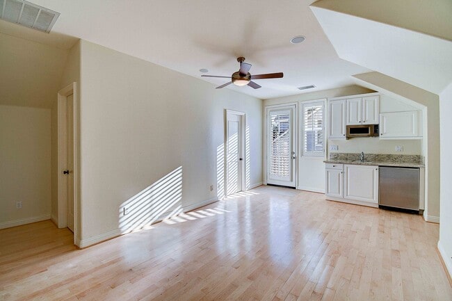 Building Photo - 4132 Prado De Las Cabras