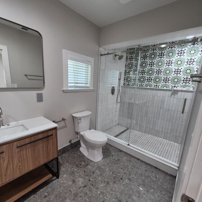 Building Photo - Excellent Tahoe Park Home.