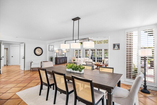 Building Photo - 18 Bristol Ln