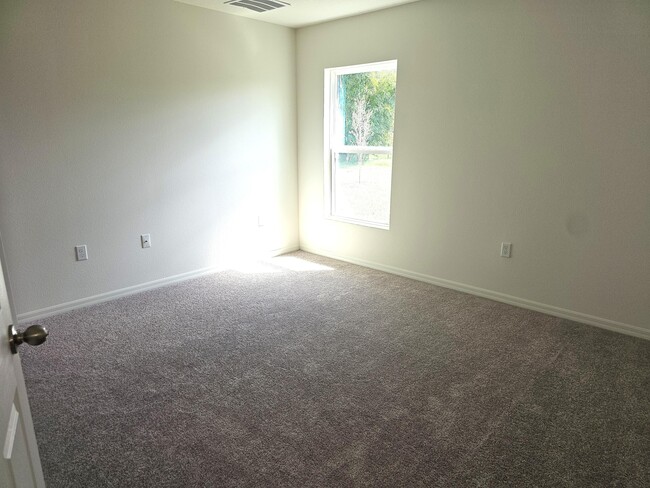 Building Photo - 3681 SW Haines St