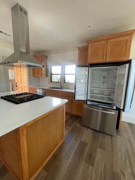 new appliances - 6902 N Figueroa St