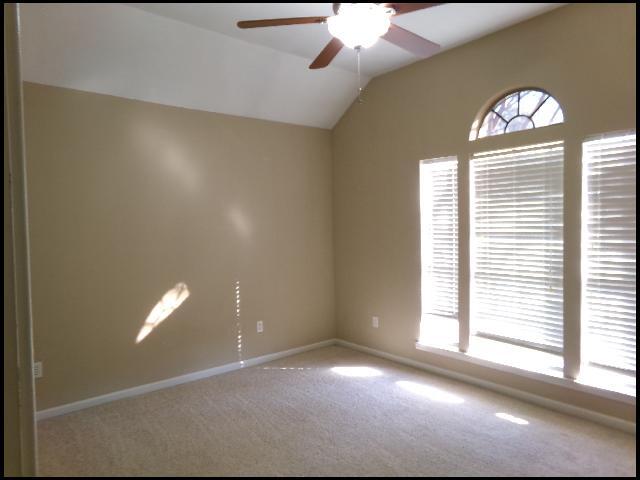 Building Photo - 303 Hidden Meadows Dr