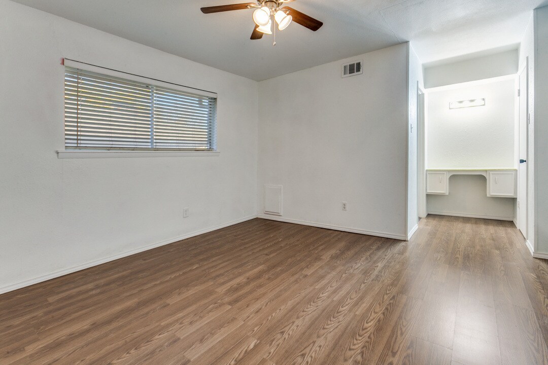 Building Photo - 7621 Dentcrest Dr