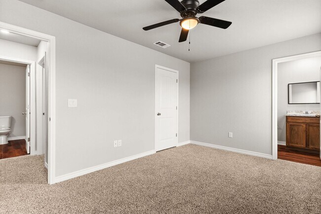 Building Photo - 304 Blair St